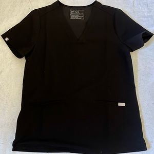 Casma™ Three-Pocket Scrub Top